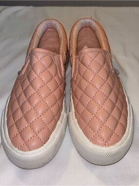 Mudd Quilted Slip-On Sneakers in Blush Pink and White Size Youth 13